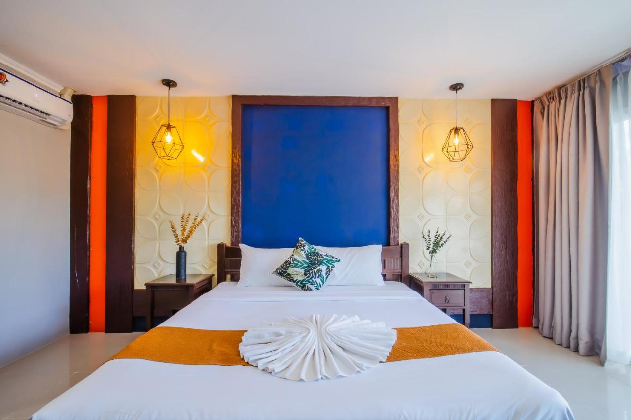 Time Out Hotel Patong Exterior foto