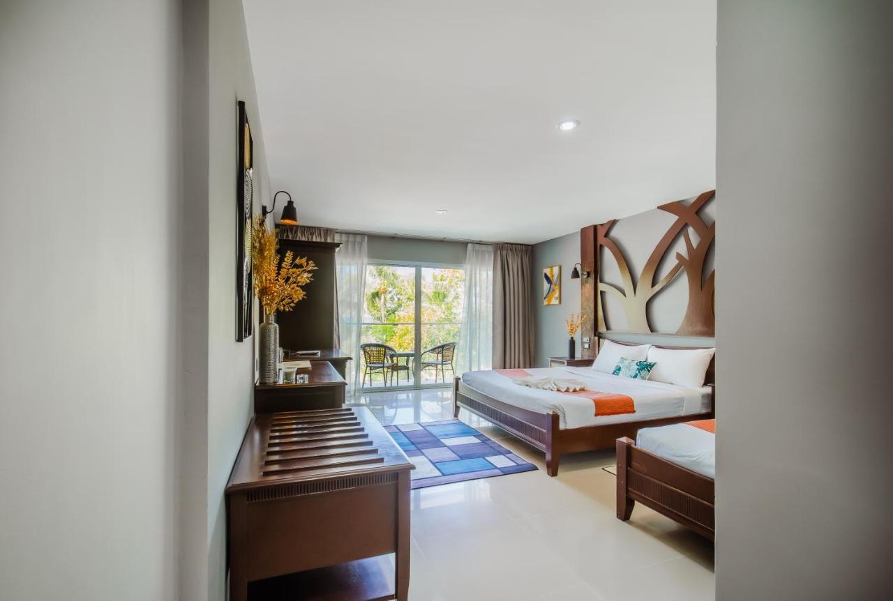 Time Out Hotel Patong Exterior foto