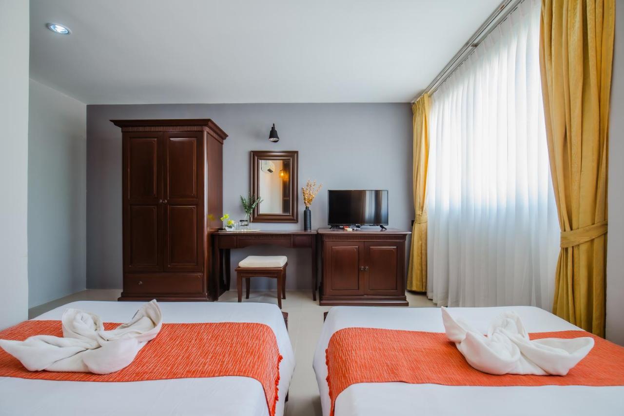 Time Out Hotel Patong Exterior foto