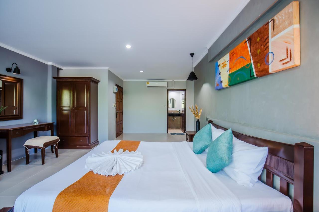 Time Out Hotel Patong Exterior foto